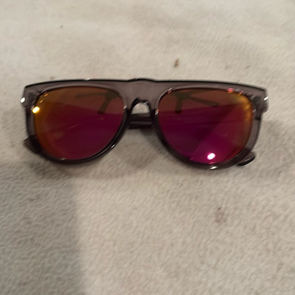 Blenders sunglasses- Clover style 
Spring heat